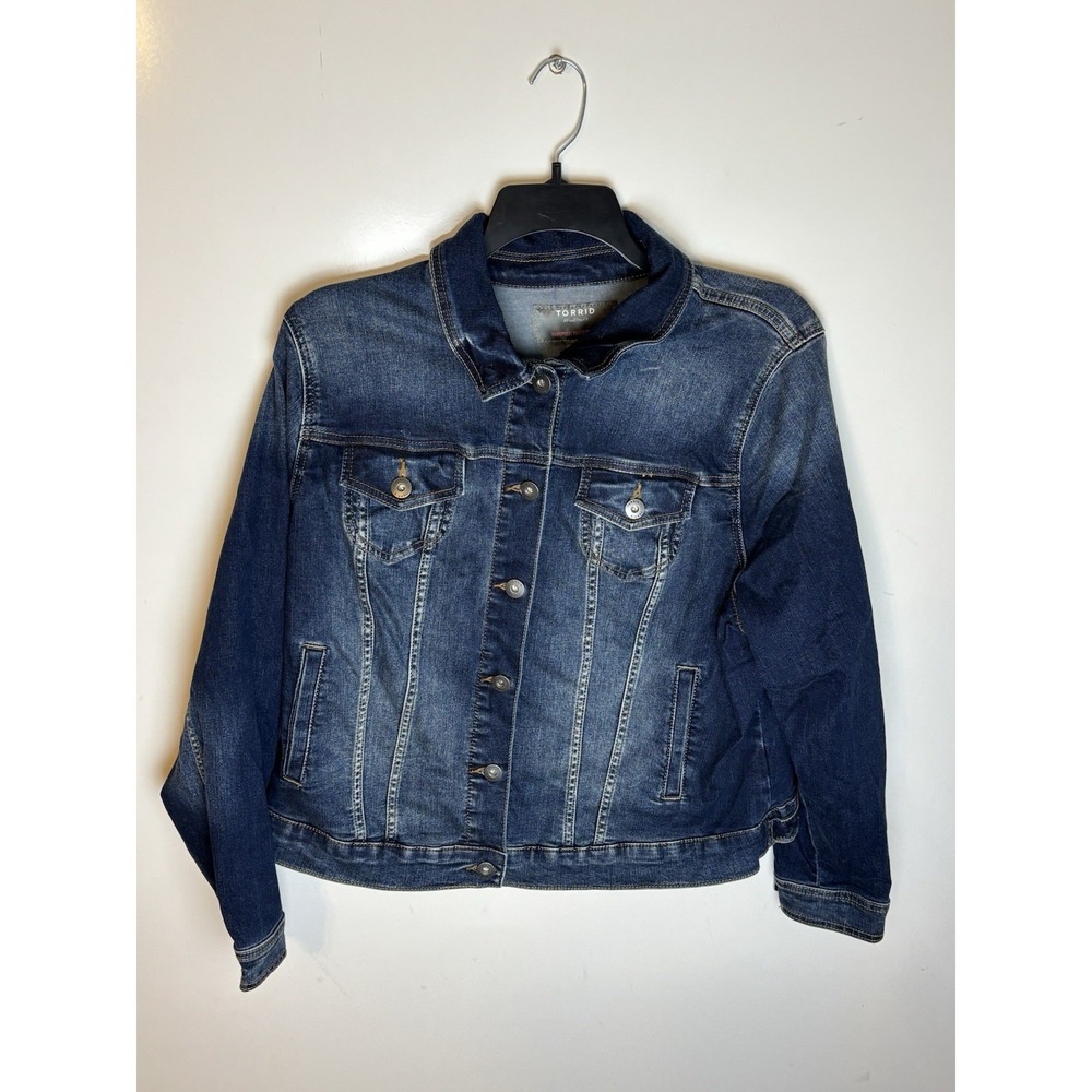 TORRID Denim Trucker Jean Jacket size 2 (2X) Button Medium Wash Stretch NWT